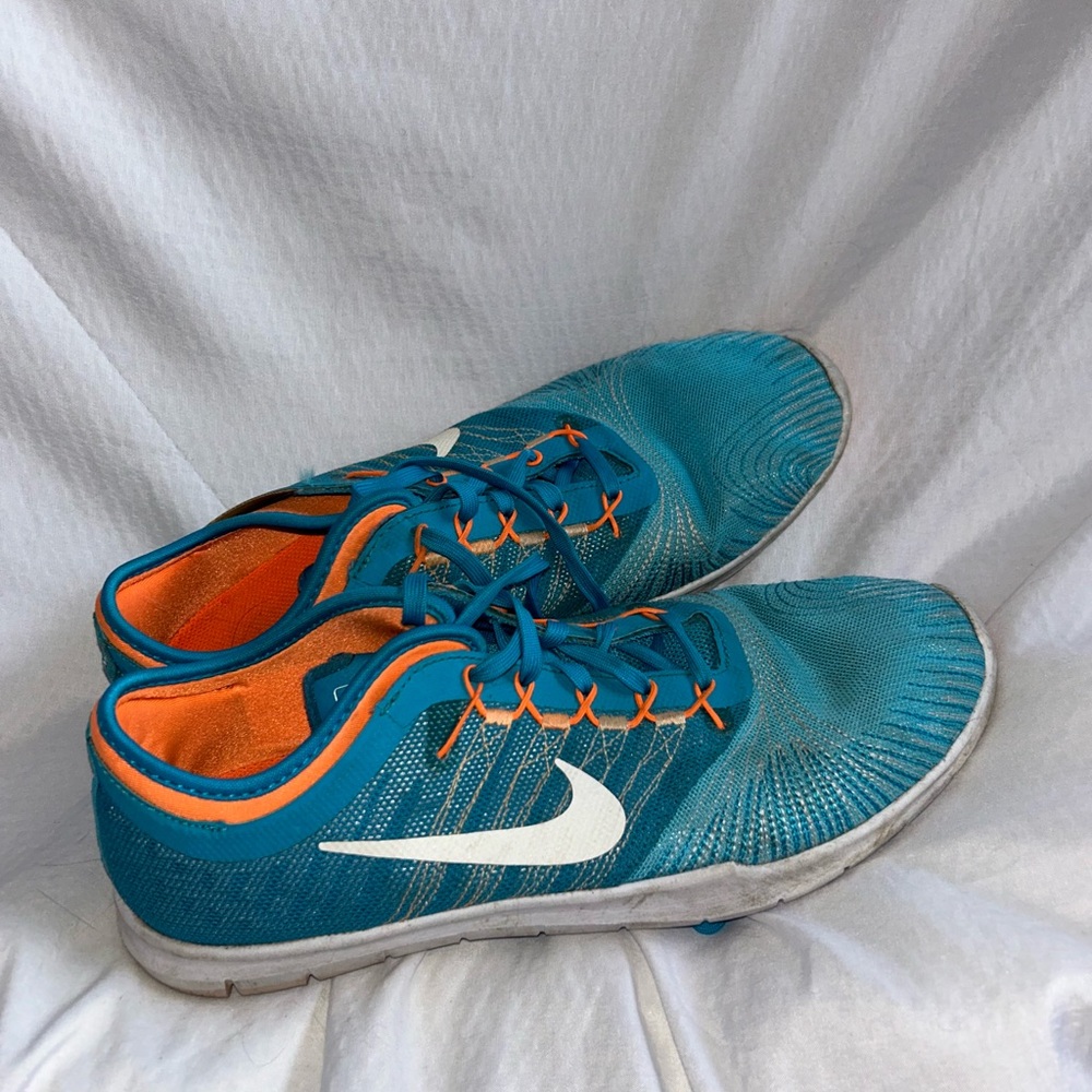 Nike Womans 9 Teal and Orange Running Shoes Flat